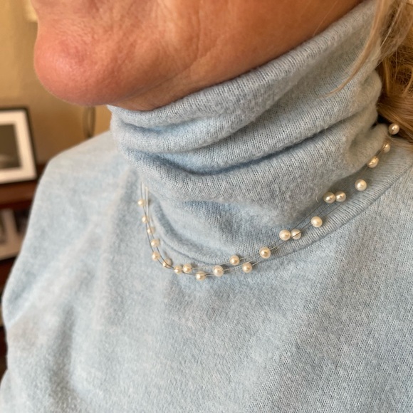 Five pieces of jewelry. One bracelet and four necklaces. - Picture 13 of 13